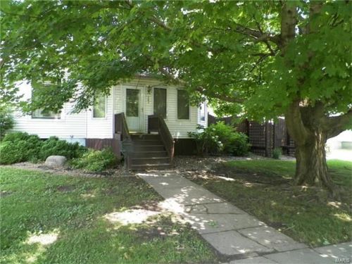 243 College Ave, Womac, IL 62626-1528