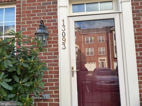 13093 Park Crescent Cir, Herndon VA  20171-2816 exterior