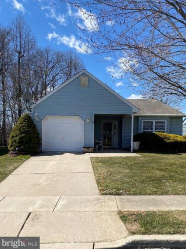 2 Wagon Wheel Ln, Columbus, NJ 08022-1151