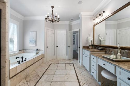 555 Glenmanor Ct, Atlanta GA  30328-4270 exterior