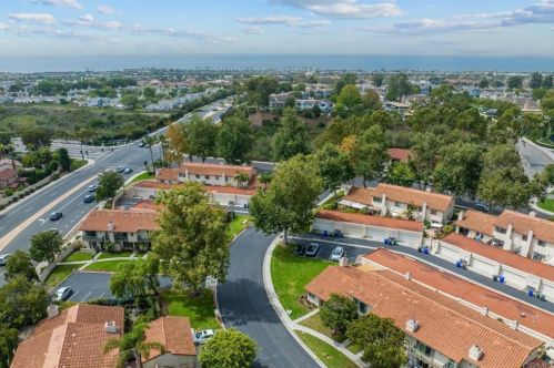 6959 Peach Tree Rd, Carlsbad, CA 92011-3935