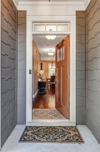 2554 Edwards Dr, Atlanta GA  30318-1111 exterior
