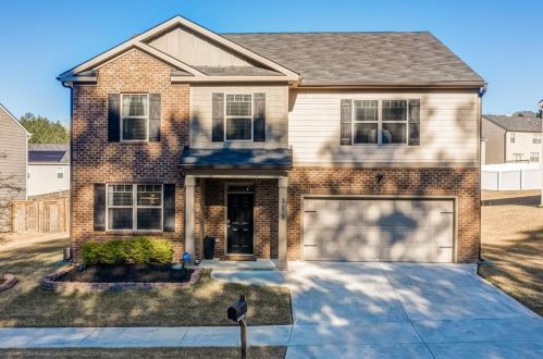 3673 River Rock Rd, Lithonia, GA 30038-3386