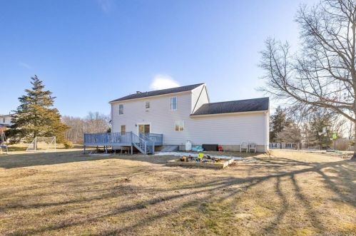 20 Oak Leaf Dr, Colchester, CT 06415-2820