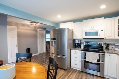 6 Marion St, Westerly, RI 02891-1712