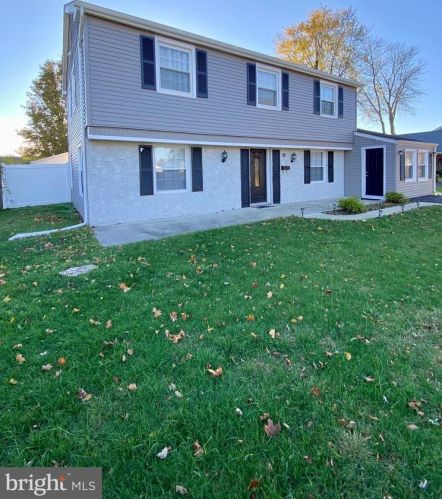 38 Pond Ln, Willingboro, NJ 08046-2717