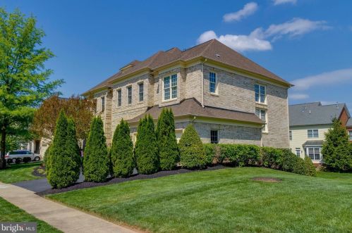 8354 Pedigrue Ct, Gainesville, VA 20155-3240