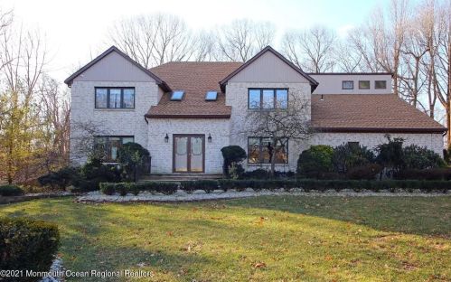 41 Verrazano Dr, Middletown, NJ 07748-3546