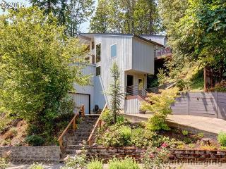 2878 Fairview Blvd, Portland, OR 97205-5871