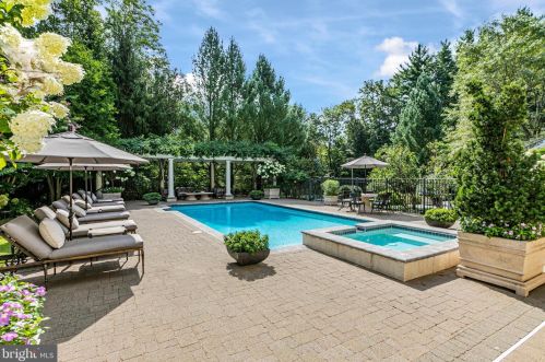 110 Brooks Bnd, Princeton NJ  08540-7545 exterior