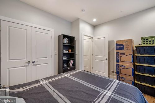 1225 5 St, Philadelphia PA 19122-5234 exterior