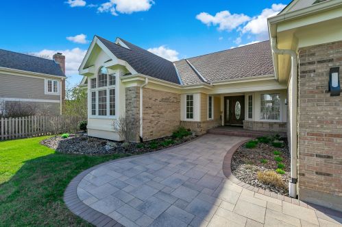559 Coventry Ln, Buffalo Grove, IL 60089-4600