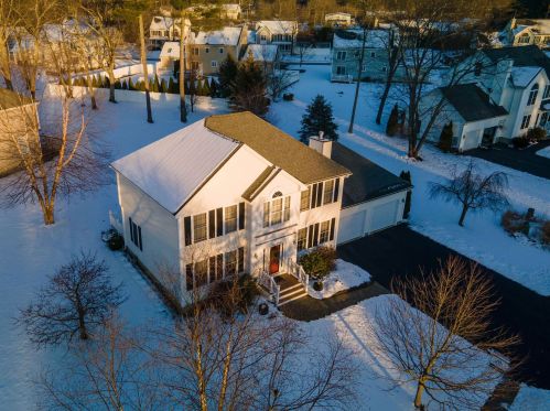 4 Aspen Dr, Somersworth, NH 03878-1122