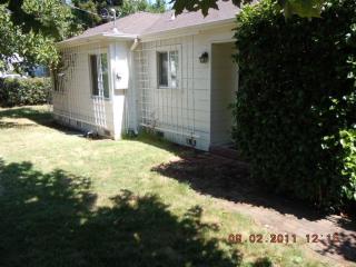 803 Dora St, Ukiah CA  95482-7649 exterior