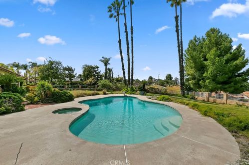 16350 Rancho Escondido Dr, Riverside CA  92506-5816 exterior