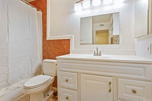 986 Citron St, Anaheim CA  92805-1709 exterior