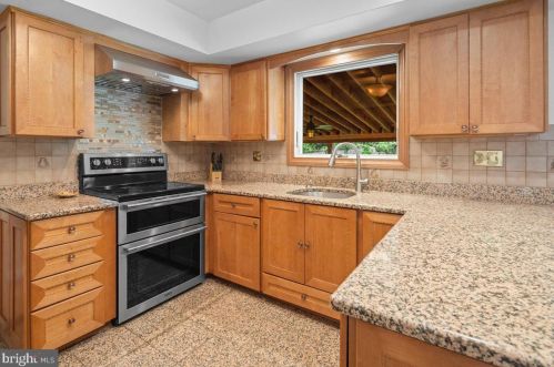 1 Teak Ln, Princeton NJ 08540-4724 exterior