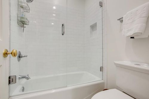 2839 Dover Rd, Atlanta GA  30327-1209 exterior