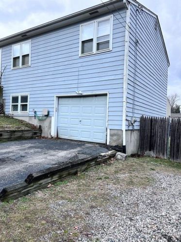 18 Camille Dr, Providence, RI 02919-2057