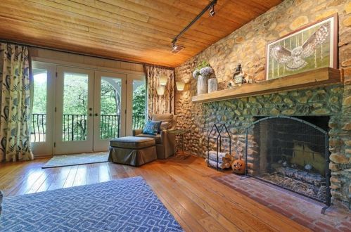 1630 Brandon Hall Dr, Atlanta GA  30350-3703 exterior