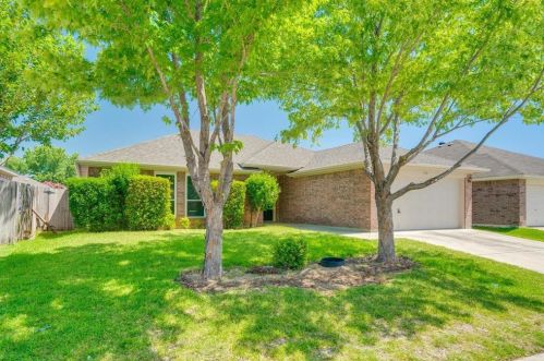 532 Dustin St, Fort Worth TX  76179-1369 exterior