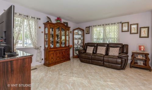 3 Diane Ct, South Elgin, IL 60177-3063