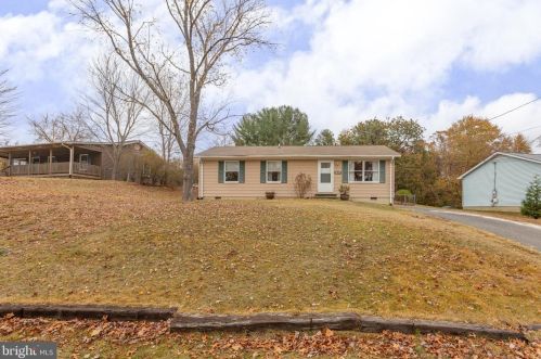 1410 Northridge Dr, Fredericksburg, VA 22405-1436