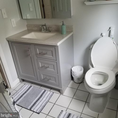 32 Amsterdam Rd, Trenton NJ 08620-1902 exterior