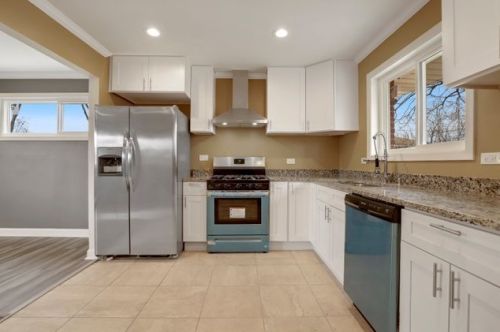 7324 Arcadia St, Morton Grove, IL 60053-1761