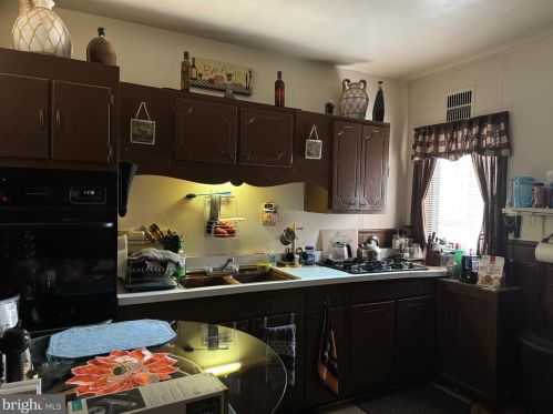 250 Comly St, Philadelphia PA 19120-1124 exterior