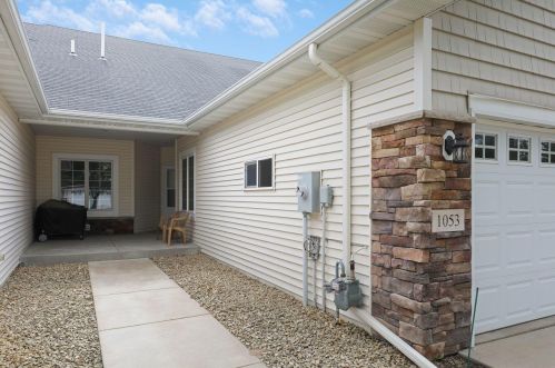 1053 Woodland Dr, Hastings, MN 55033-3351