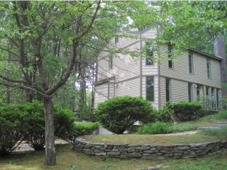9 Garrison Ln, Dover, NH 03823-7605