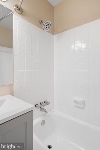 8811 Kenilworth Dr, Springfield VA  22151-1103 exterior