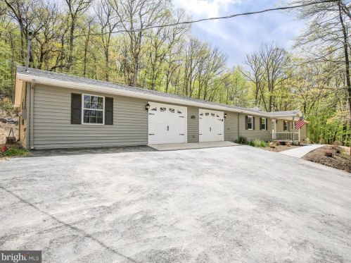 2324 Chestnut Hill Rd, Harpers Ferry WV  25425-5140 exterior