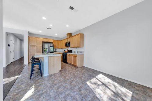 413 Comstock Way, Vacaville CA  95688-3128 exterior