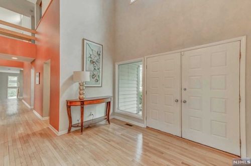 32 Carteret Rd, Allendale, NJ 07401-1850