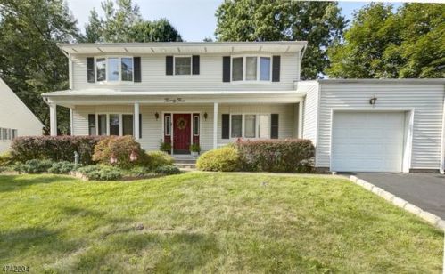 23 Bordeaux Dr, Roxbury Township, NJ 07836-9522