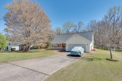 550 Freeman Dr, Porterdale, GA 30016-8954
