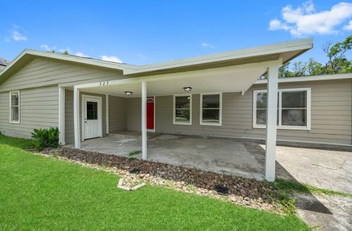 323 Seagrove St, Morgans Point TX  77571-7358 exterior