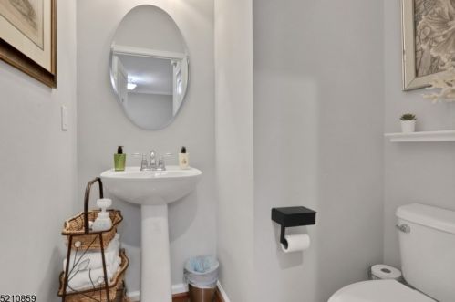 87 Thomastown Rd, Dover NJ 07803-3019 exterior