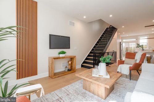 2302 Gordon St, Philadelphia PA 19132-4631 exterior