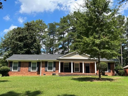 2587 Lakeshore Dr, Atlanta GA  30337-4929 exterior