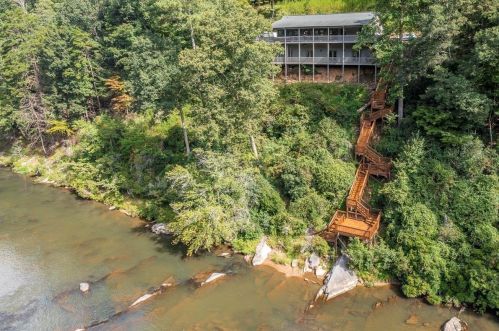 235 Neaptide Dr, Ellijay, GA 30540-6284