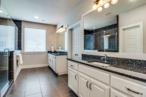 401 Templeton Dr, Fort Worth TX  76107-2252 exterior