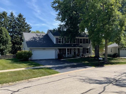 1108 Queens Ct, Naperville, IL 60563-2037
