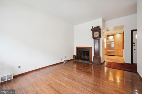 306 Fitzwater St, Philadelphia, PA 19147-3204