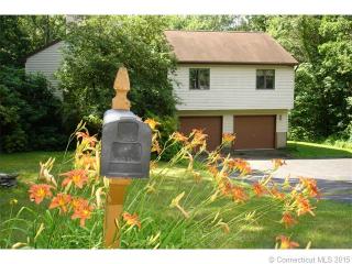 25 Briarwood Dr, Winsted, CT 06063-1102