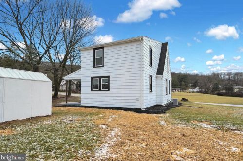 3489 Lower Glades Rd, York PA  17406-6930 exterior