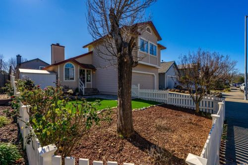 1887 Commons Ct, Windsor CA  95492-9593 exterior
