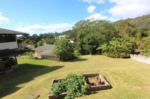3086 Kaohinani Dr, Honolulu HI  96817-1040 exterior